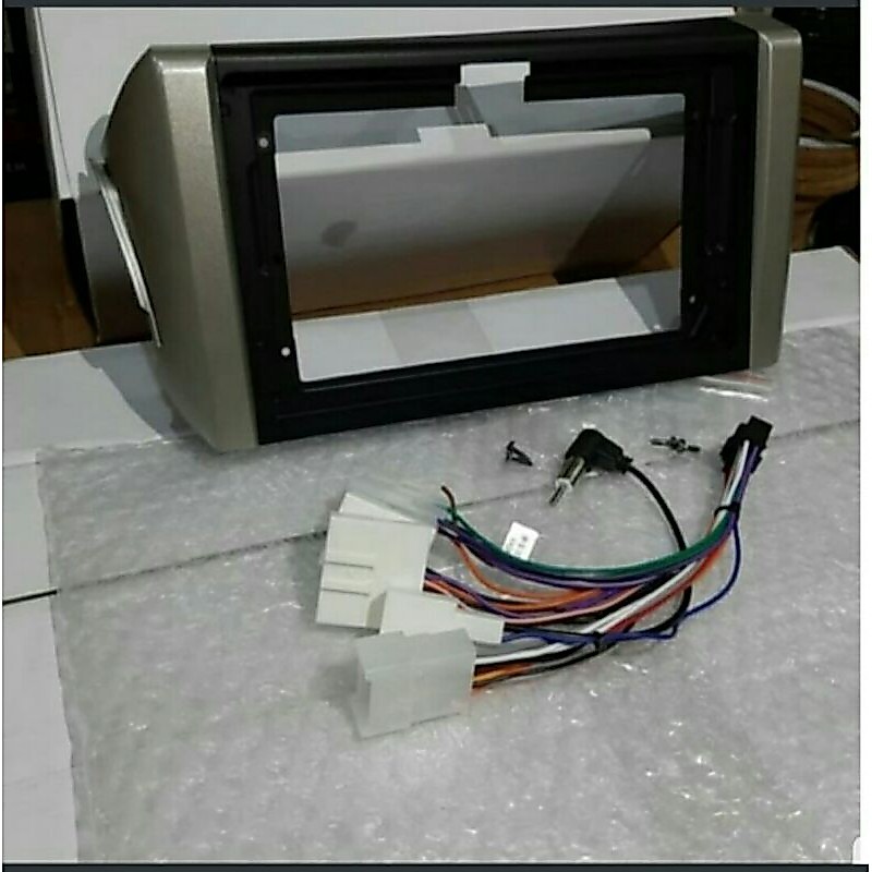 frame list tape mobil Innova reborn 9 inch android+soket pnp