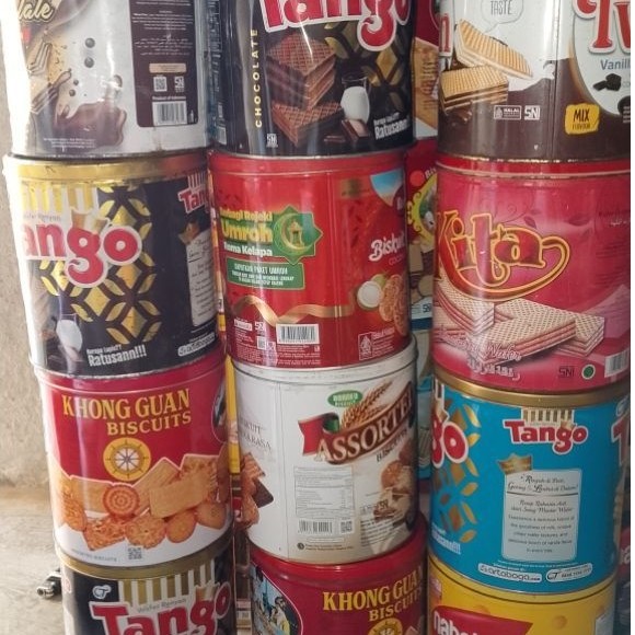 kaleng bekas biskuit untuk prakarya, wadah pakan dam lain lainnya