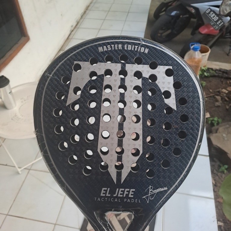 Raket Padel El Jefe Master Edition Tactical Padel warna hitama