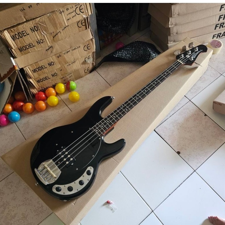 Gitar bass Musicman stingray new