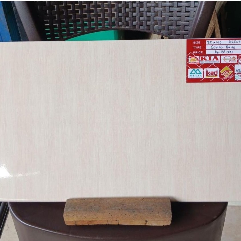 keramik dinding 25x40 Carina beige Glossy - mulia
