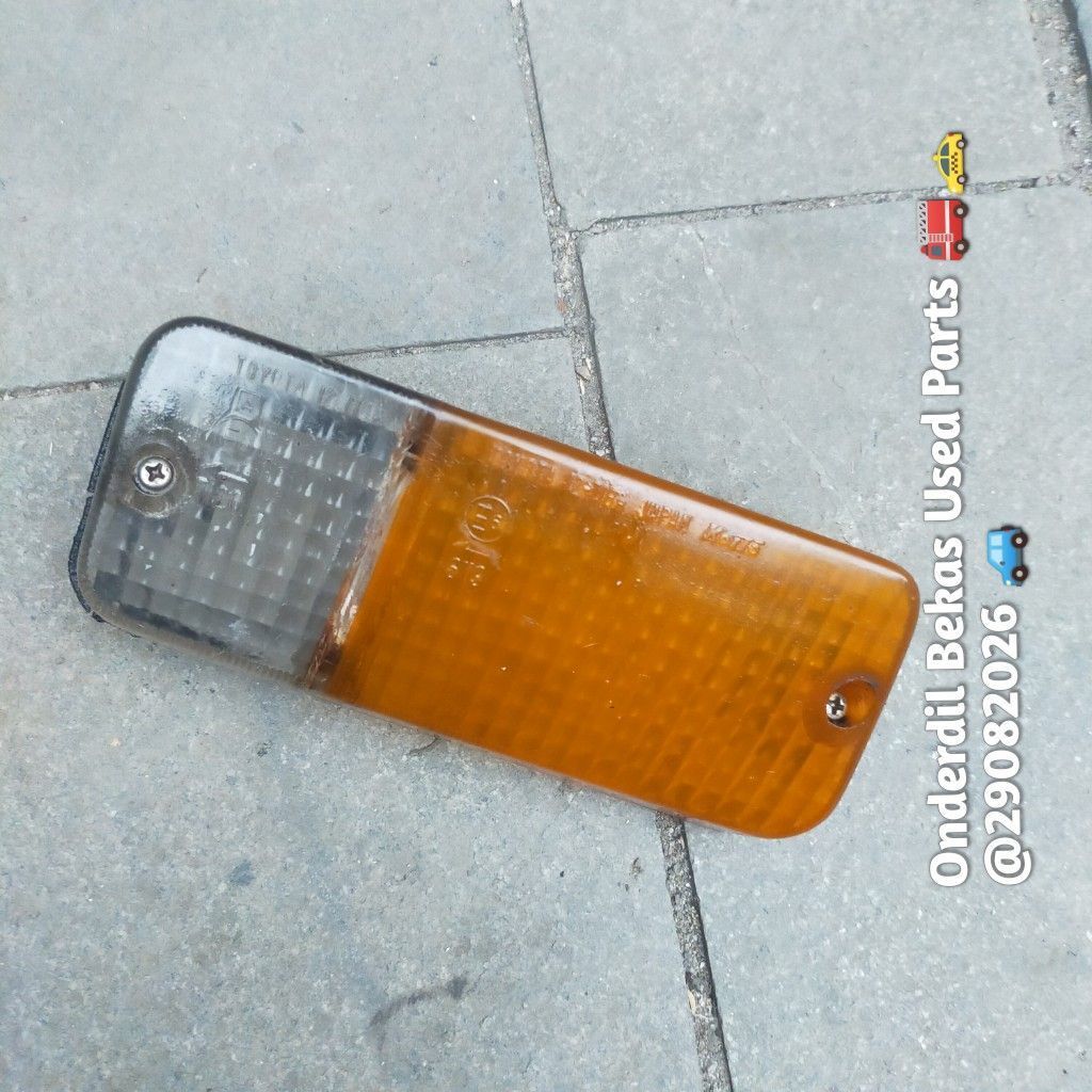 mika lampu bumper kanan depan Toyota Corolla KE30 1978