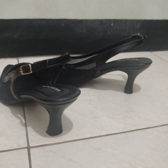 Heels 5 cm hitam hanayaka