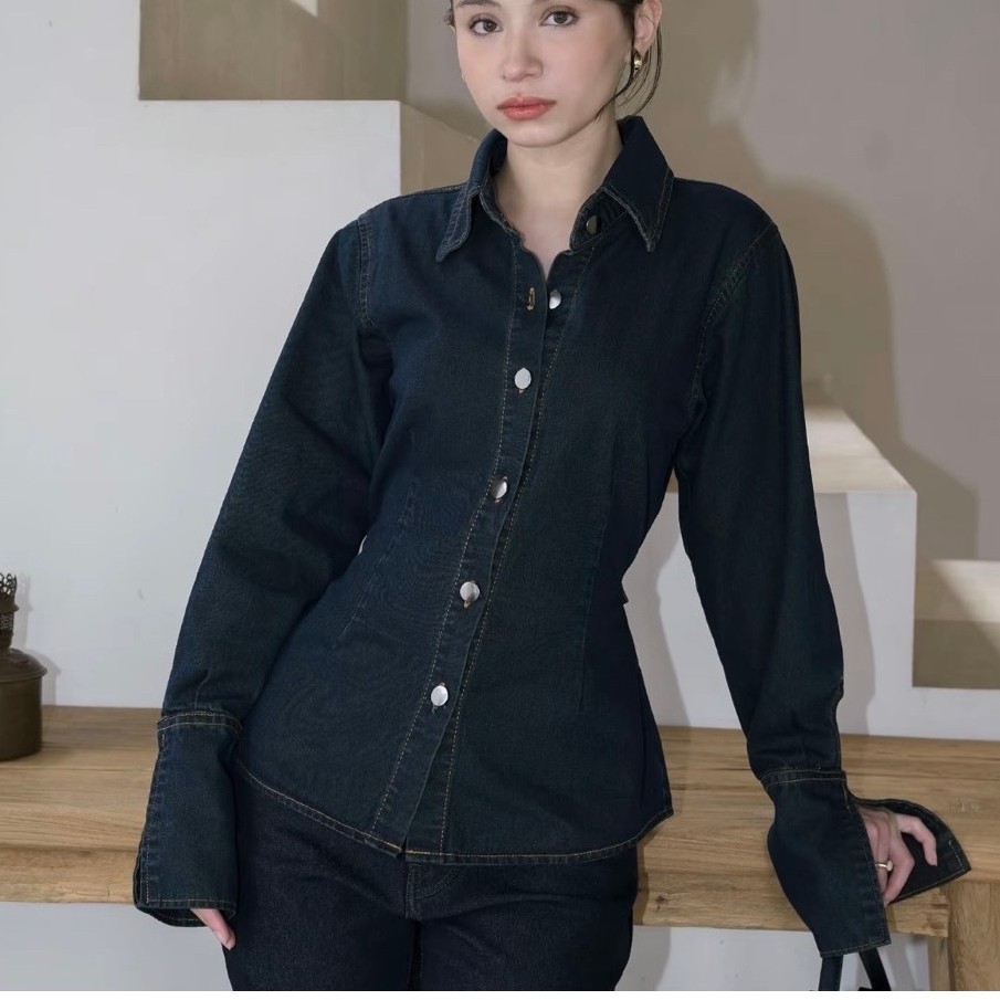 PRELOVED YARA SHIRT GRACIAS UKURAN L