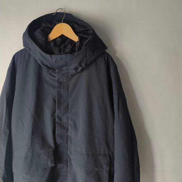 Jaket Outdoor Tebal UNIQLO HYBRID DOWN JAKET Waterproof Size L Original Second