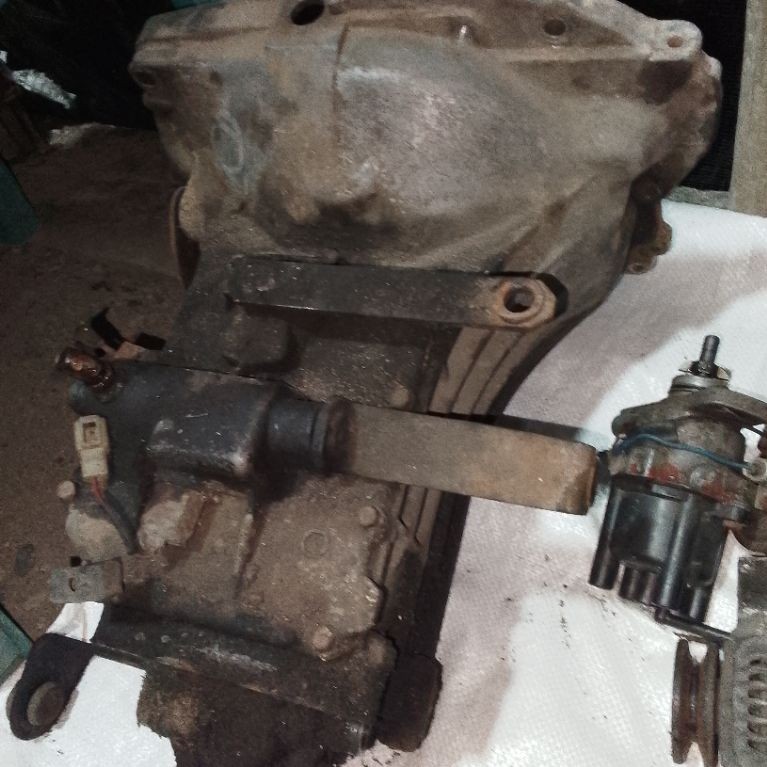 Transmisi transmisi mobil bekas dengan pompa oli