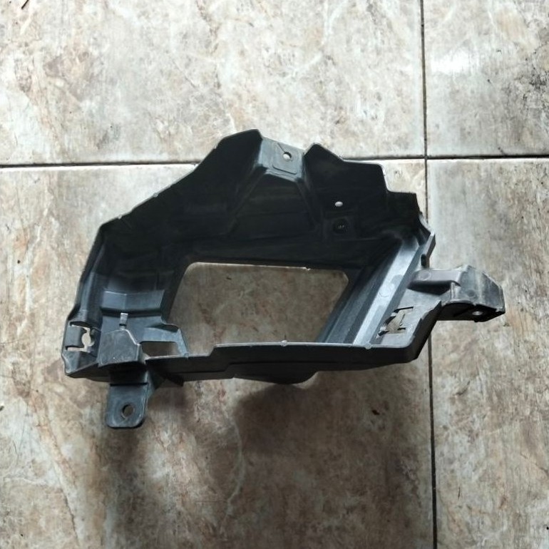 Breket Dudukan Foglamp Innova 2005 - 2008 Original KIRI