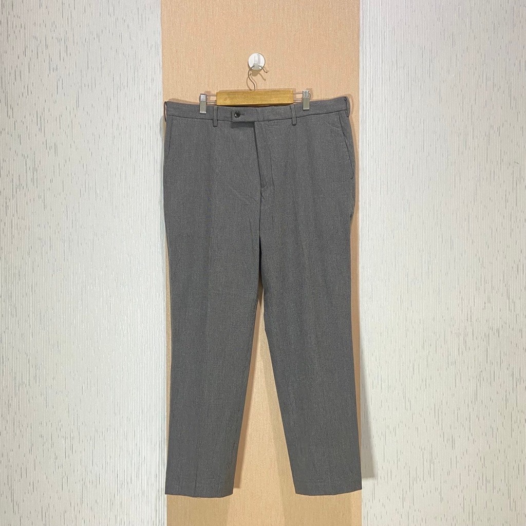 Work Pants UNIQLO HEATTECH Straight Fit / Celana Bahan Pria / JP615 / Size 37