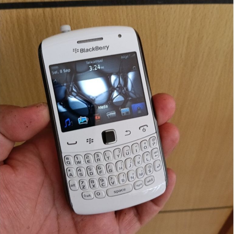 Blackberry Curve 9360 Apollo