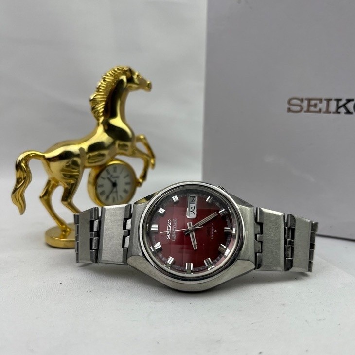 SEIKO ACTUS RED PRISM GLASS