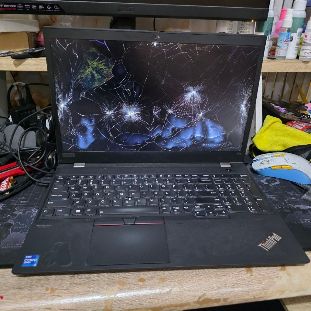 Thinkpad T15 gen 2 Dual VGA Core i7 gen 11 Nvidia Geforce MX450. Minus