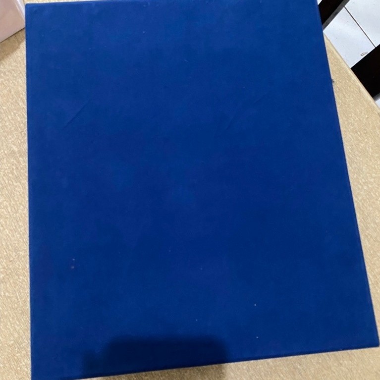 Box lembut Bludru Ekslusif 30x25x5 cm untuk piala plakat (Box Saja)