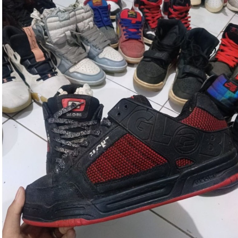 SEPATU GLOBE