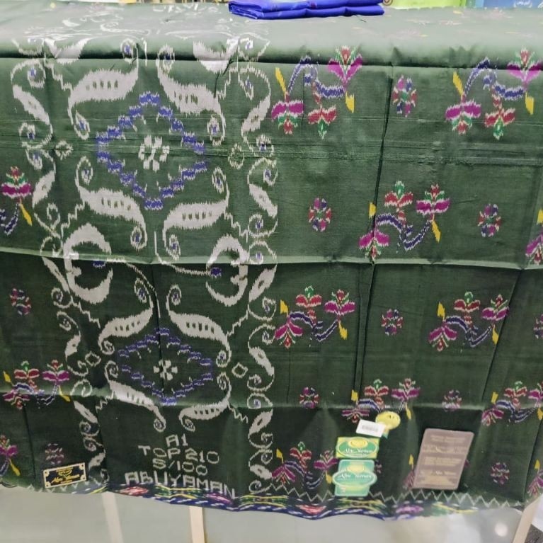 *Abu Yaman* Motif *MST* Bahan *Full Sutra* Kain tenun motif ikat hijau ABUYAMAN A1 TOP 210 S/100