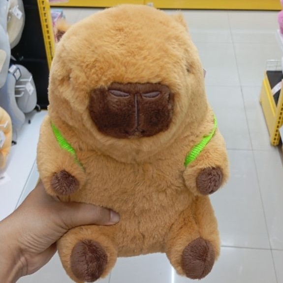 boneka capybara bawa tas ± 23 cm Dari Mr DIY