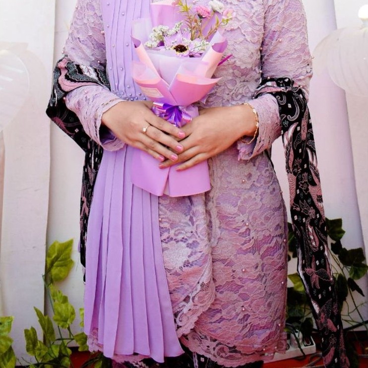 Gaun Kebaya batik wanita By IzaraBatik