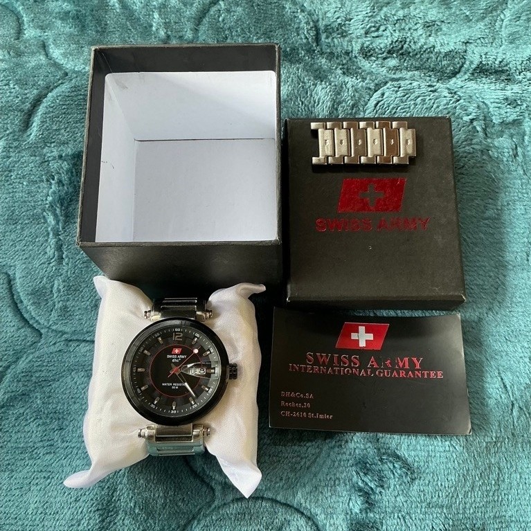 Swiss Army DHC+ SA3062M (original) like new