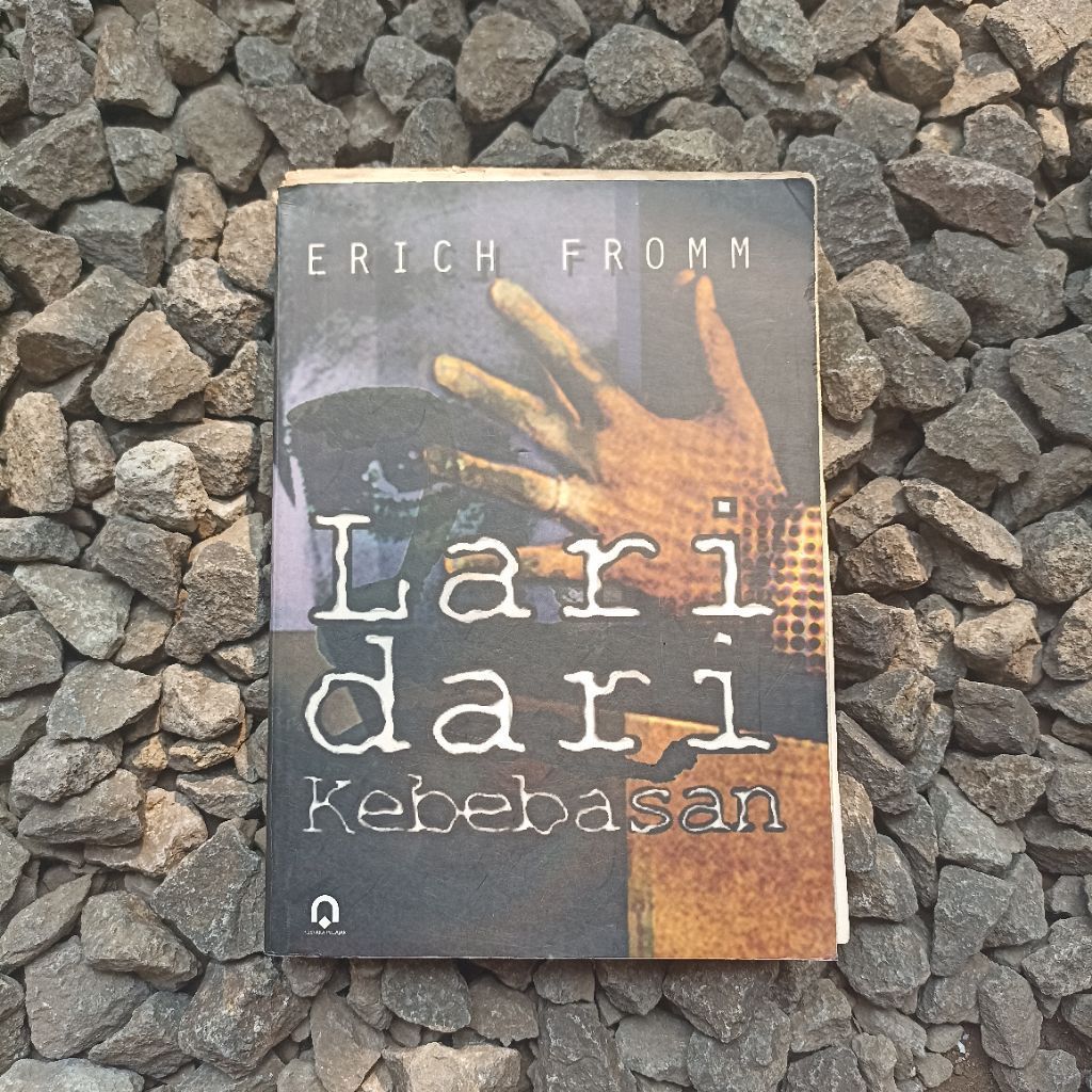 LARI DARI KEBEBASAN - Erich Fromm
