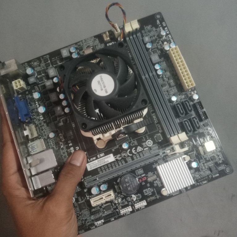 Motherboard FM2+ AMD A10 7800 Normal