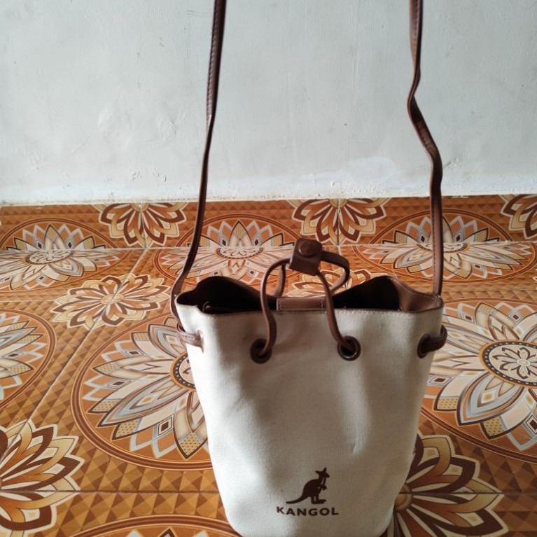 SLING KANGOL BUCKET