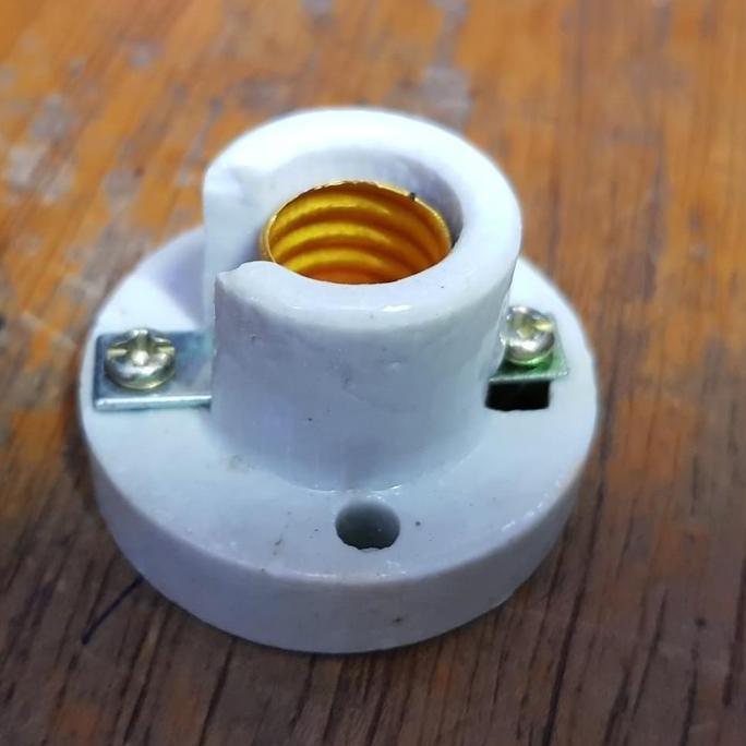 Fiting Keramik Duduk E14/ Fiting Lampu E14 / Fiting Lampu Duduk E14