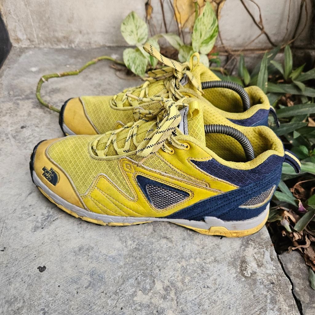 sepatu second TNF* size 42(27cm)