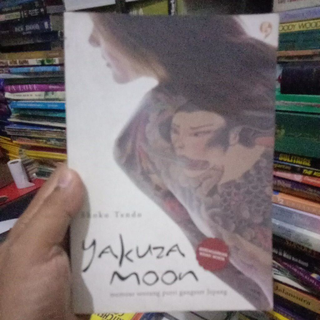 Buku Memoar Non Fiksi Yakuza Moon Shoko Tendo