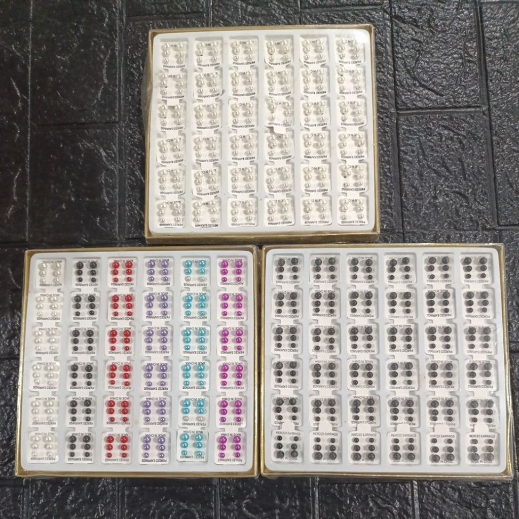 Anting tindik/anting tusuk aneka motif dan warna isi 36 set