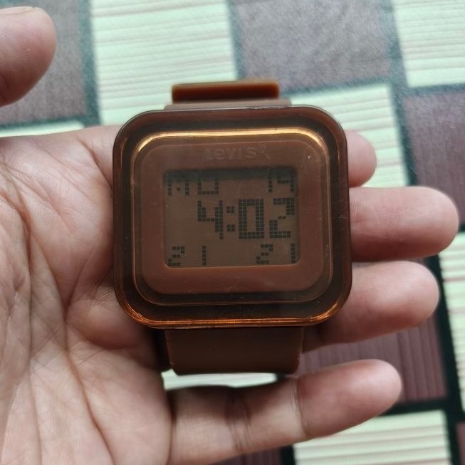jam tangan preloved levis fasion coklat