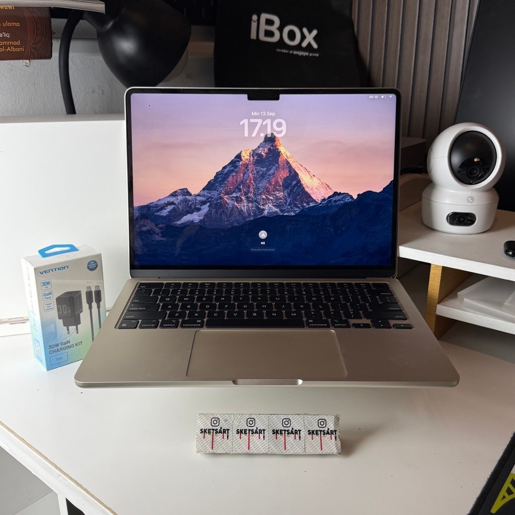 MacBook Air M2 8/256gb Starlight iBox Battery Health 100% Cycle Count 26 Eks Garansi Resmi Ada Dent 