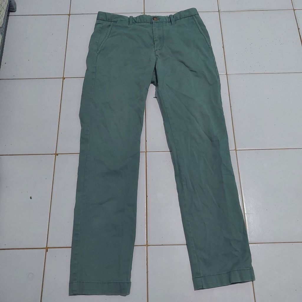 celana chino sage green tinie winie