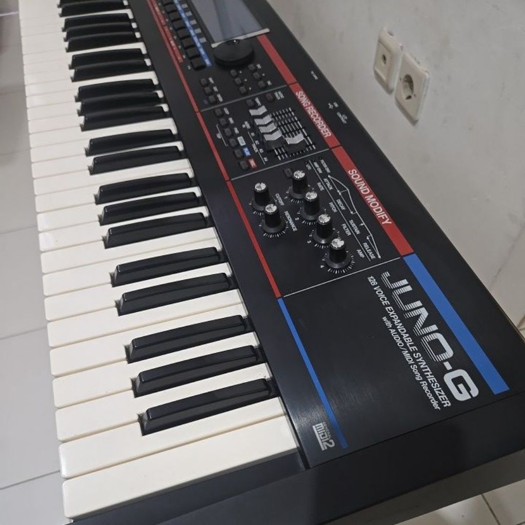 ROLAND JUNO G / ROLAND JUNO-G Keyboard Synthesizer Second Good Condition