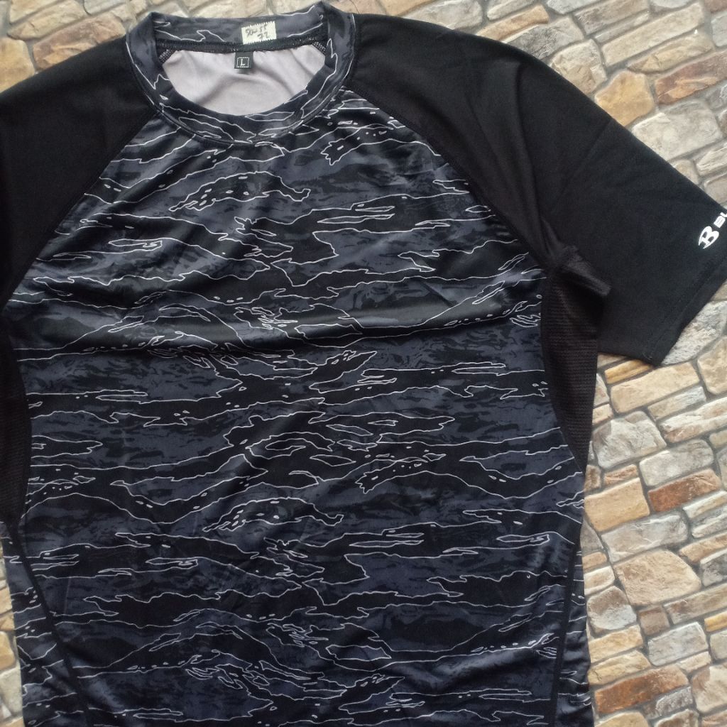 Kaos fashion gym pria BURTLE original preloved size L