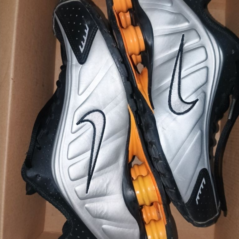 NikeShoxR4