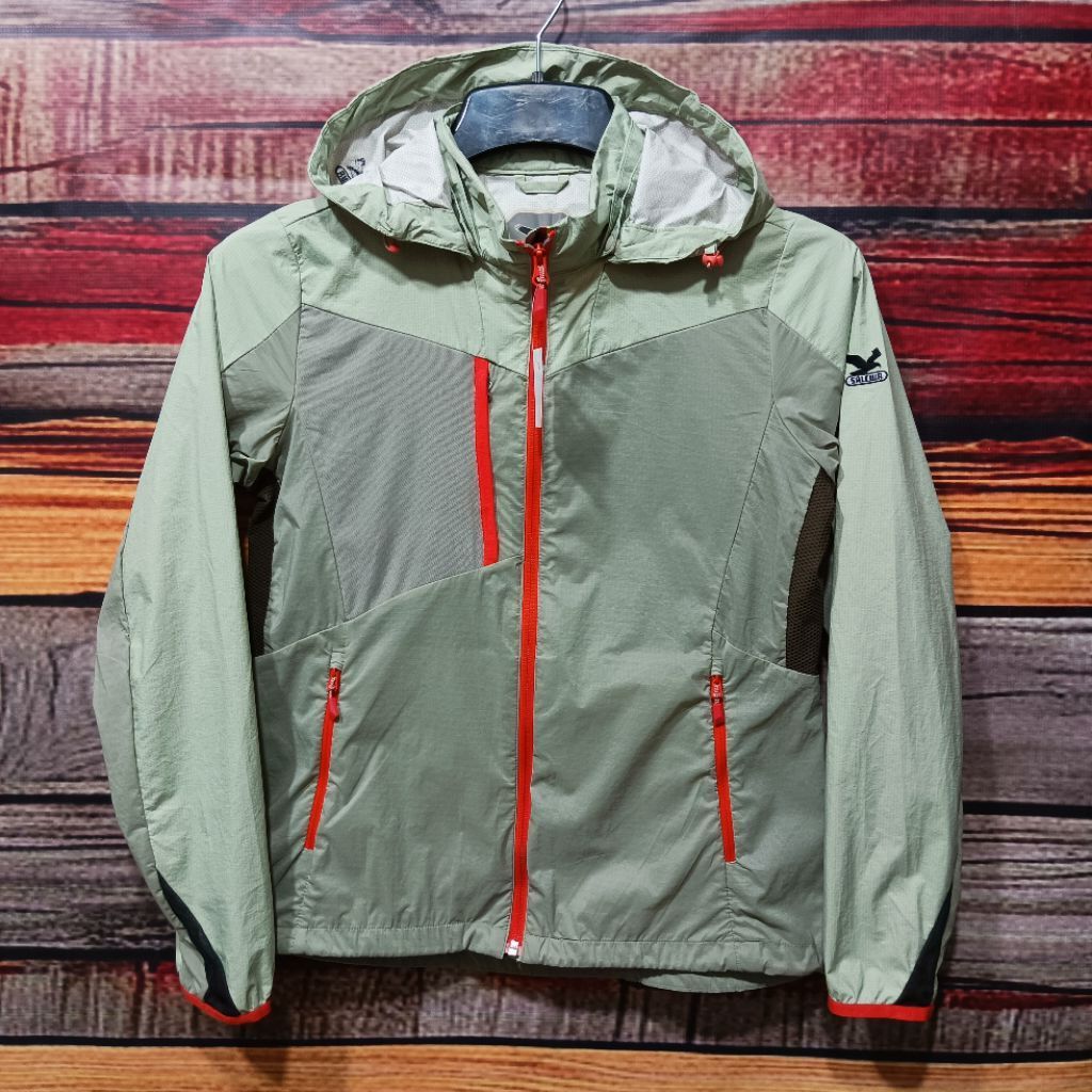 jaket running SALEWA gorpcore size M olahraga bagus