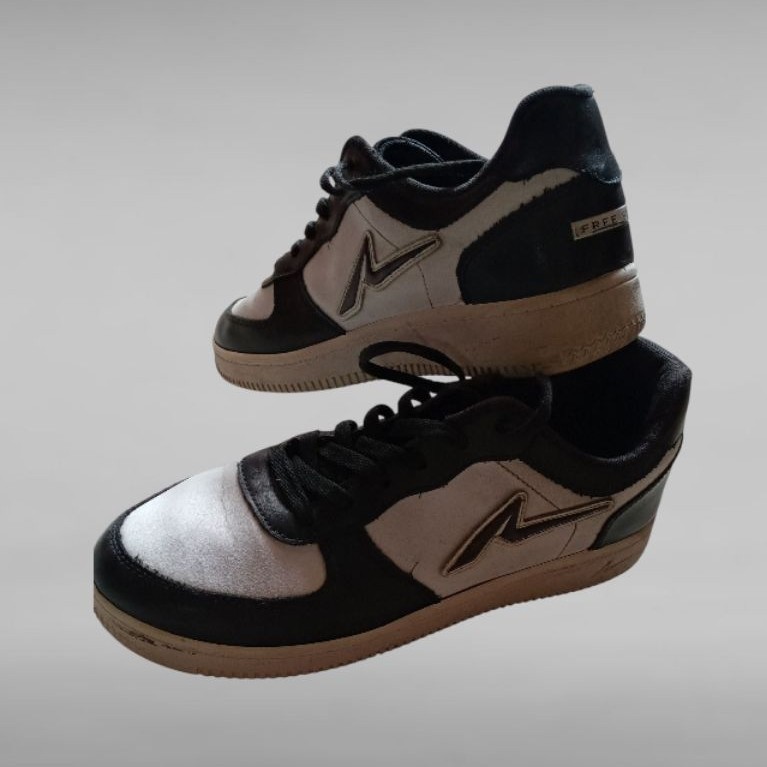 Second Original Sepatu Sneakers Pria Model Ando Hitam Putih Ukuran 42 Dengan Tali Model Klasik