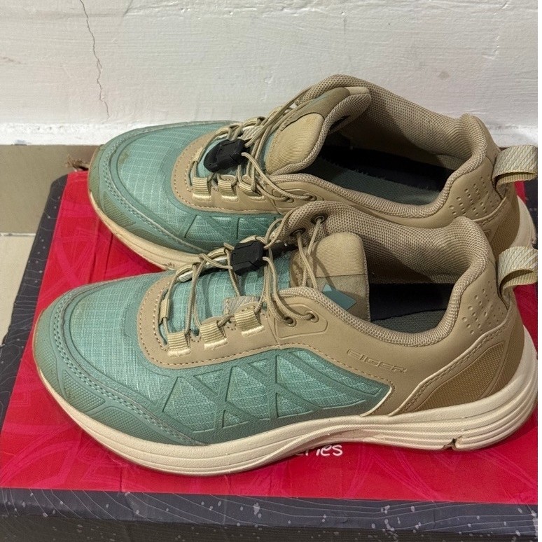 EIGER Sepatu Hiking Wanita Like New Canvas Rubber 24cm Vibram Sole