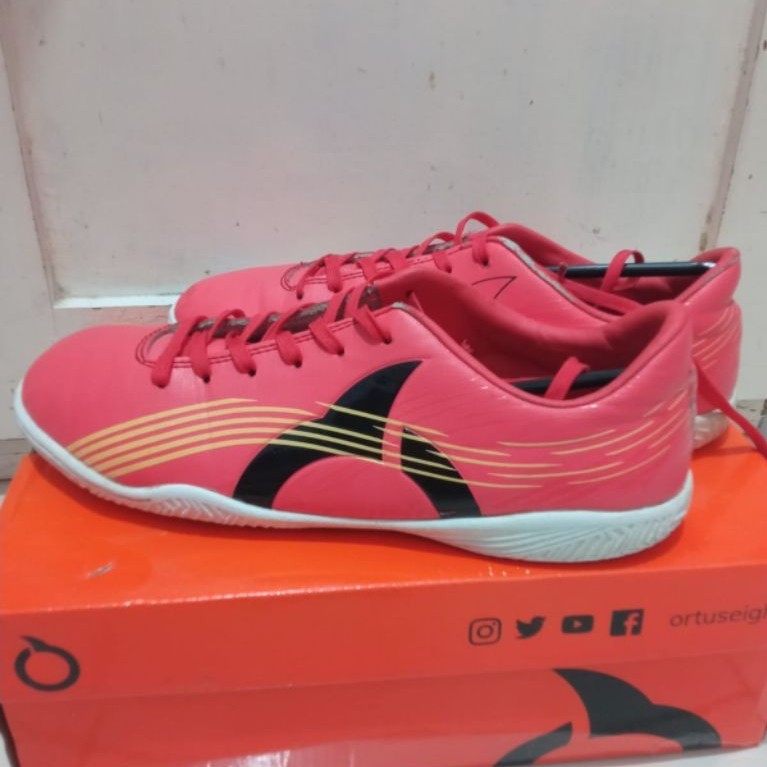 Preloved Sepatu Futsal Ortuseight Size 39