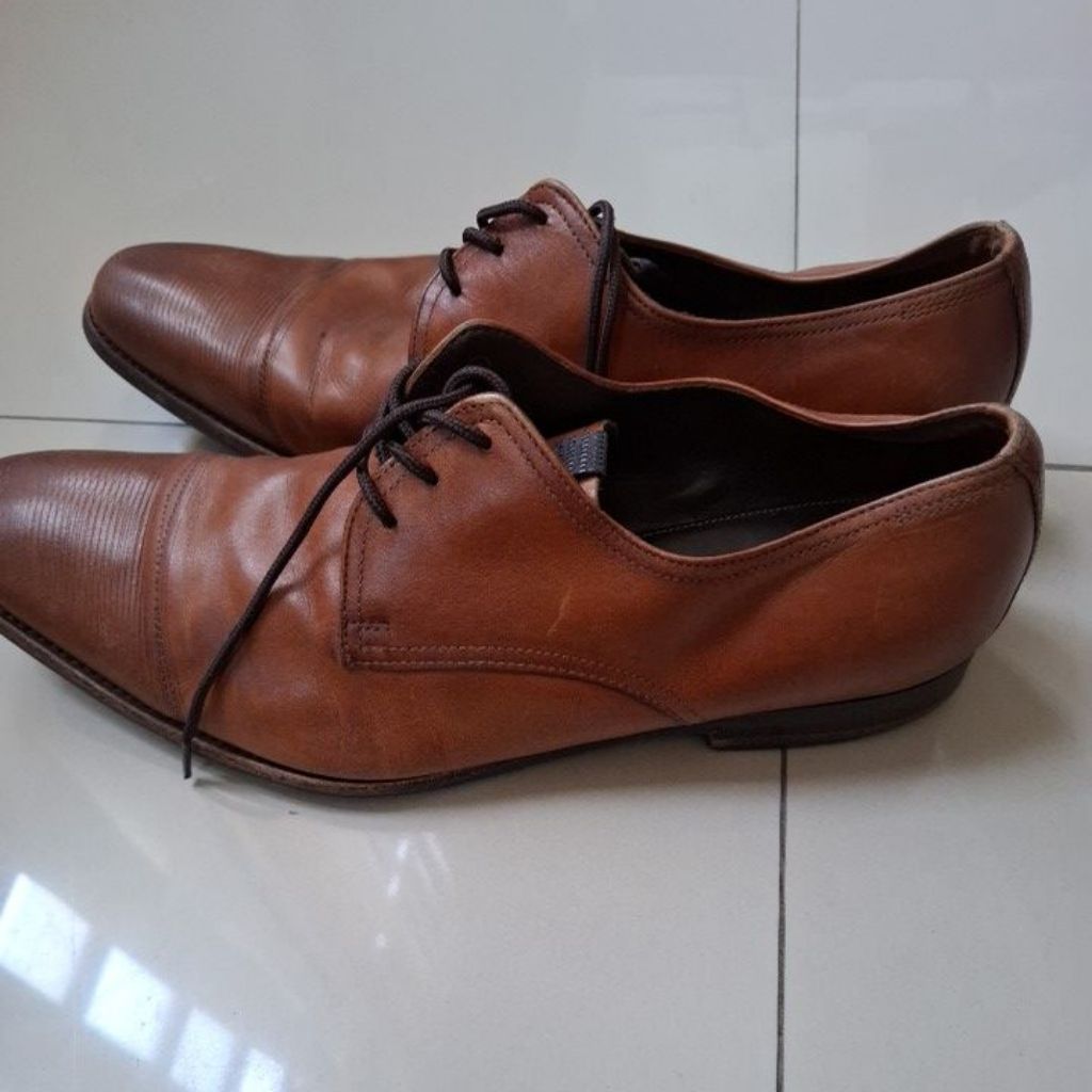sepatu Oxford Pria Cokelat Model Tali Puncak Runcing Formal merk Floris Van Bommel, kondisi masih ca