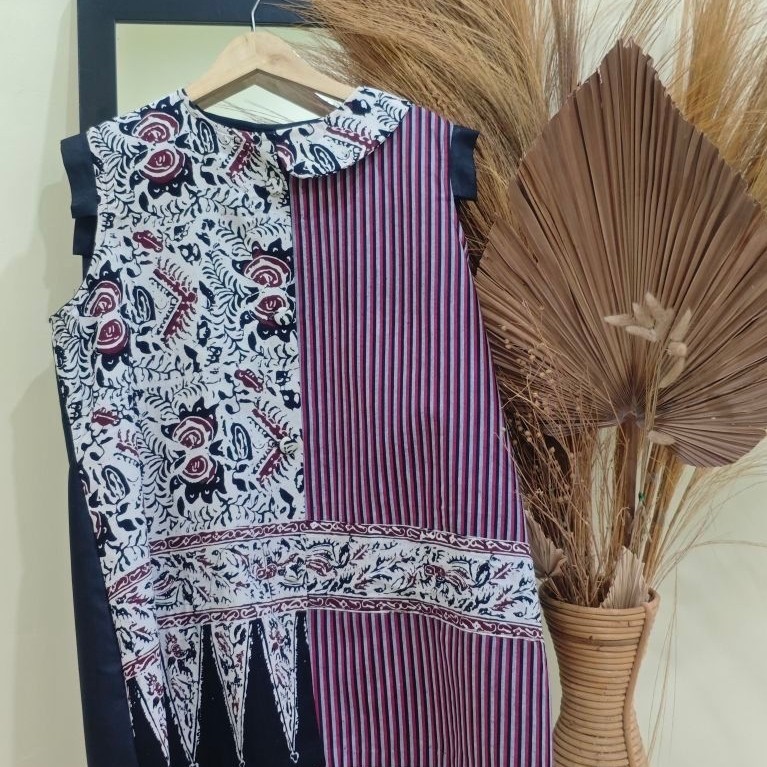 Vest Batik Wanita Modern Hitam Putih | Outer Tanpa Lengan Motif Etnik