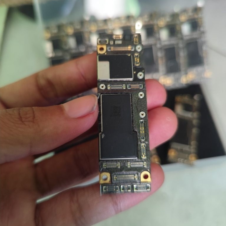 Mesin Iphone 11 Mati total segel mulus