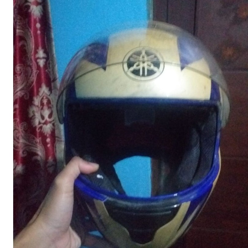 Helm yamaha full face bekas pemakaian