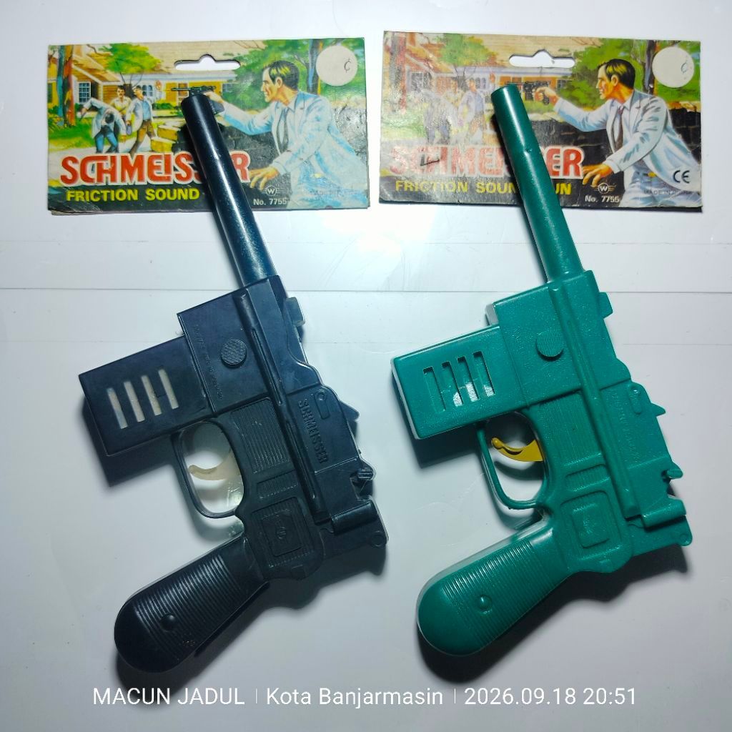DESERT EAGLE SCHMEISSER FRICTION SOUND GUN, PISTOLAN JADUL, MAINAN JADULAN, MAINAN NOSTALGIA 90AN