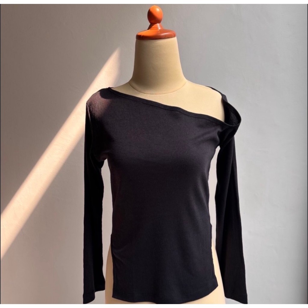 Off Shoulder Fitted Knit Top
