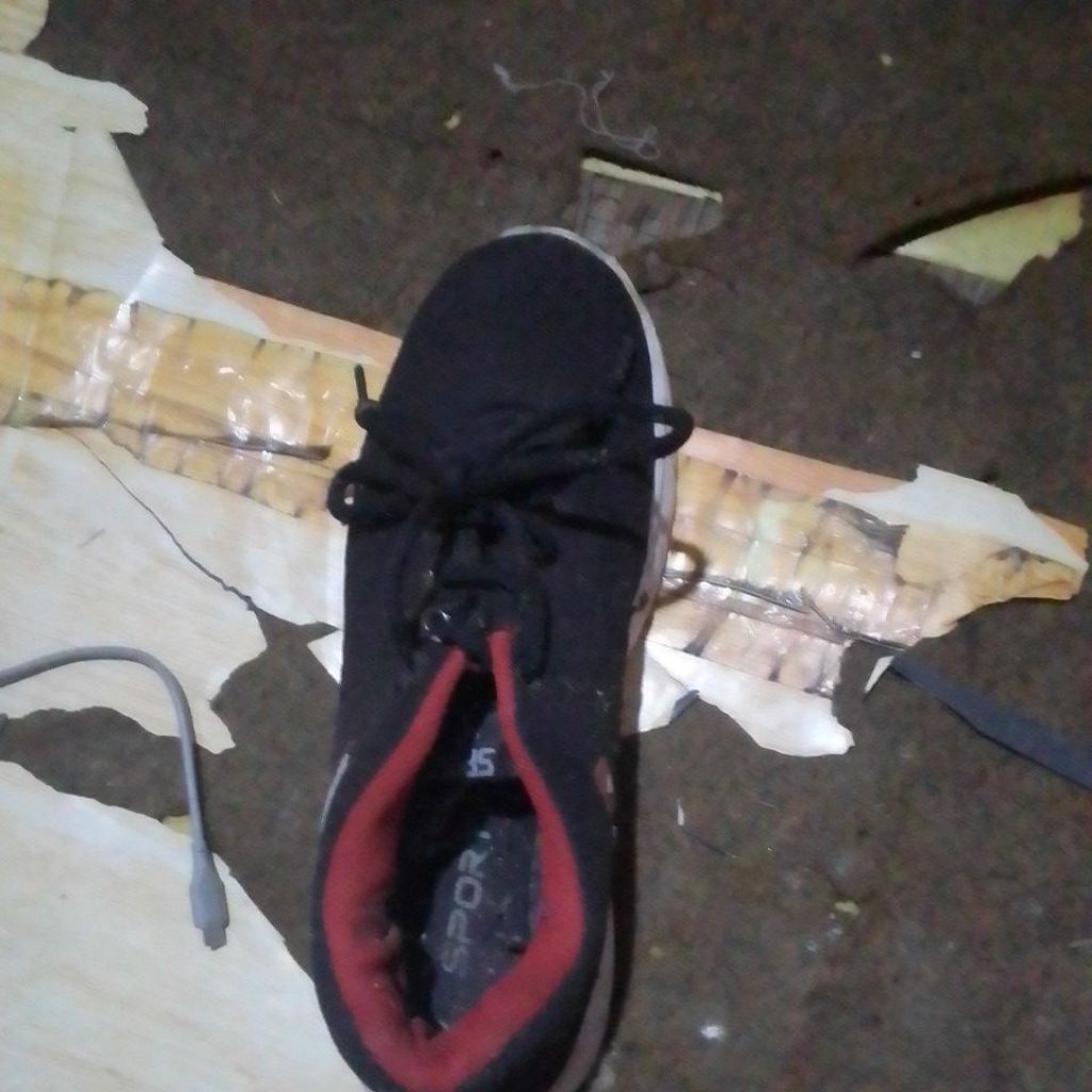 Sepatu Weston Hitam Merah Unisex Ukuran 40