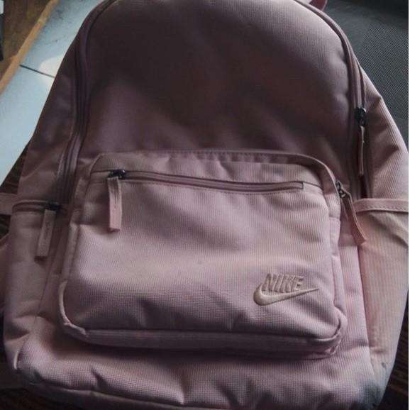 Preloved Tas Original Nike Heritage Eugene Backpack warna pink ukuran 23L untuk tas kerja tas kuliah