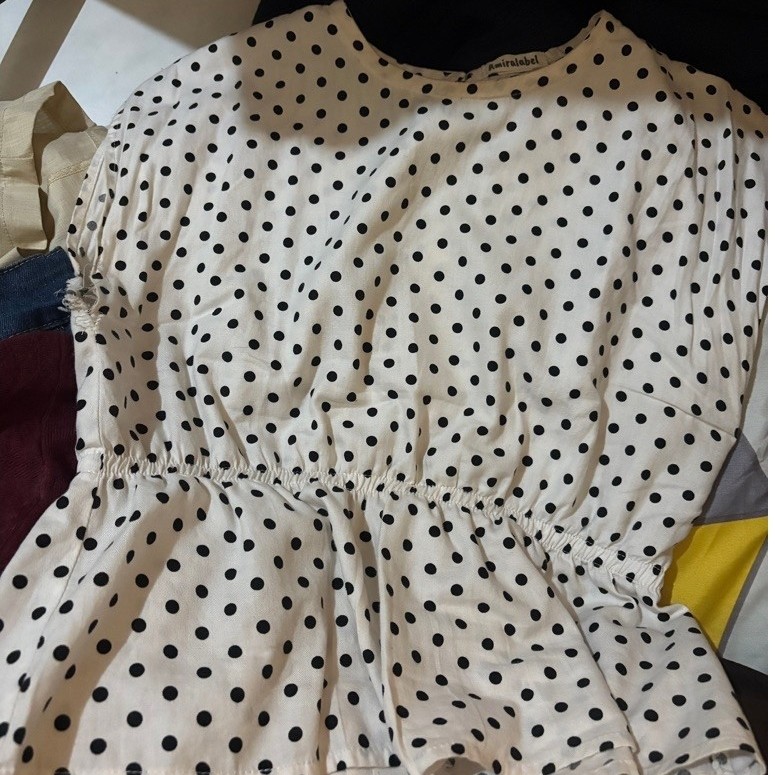 Blouse Polka Putih Polkadot
