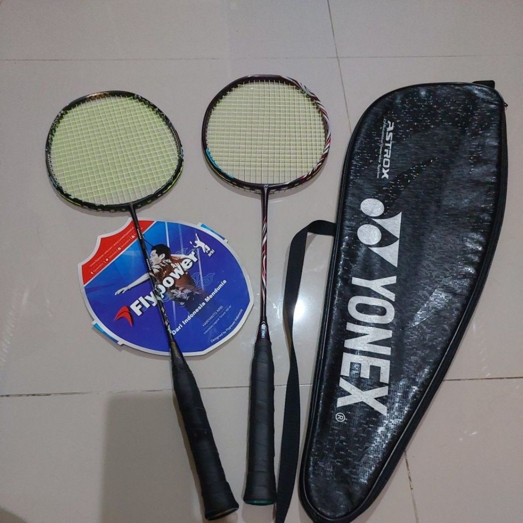 Raket Yonex Astrox 100zz SP & Flypower Tizona Batch 1 endcap gold