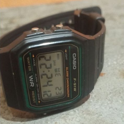jam tangan digital klasik Casio F-91W-3DG
