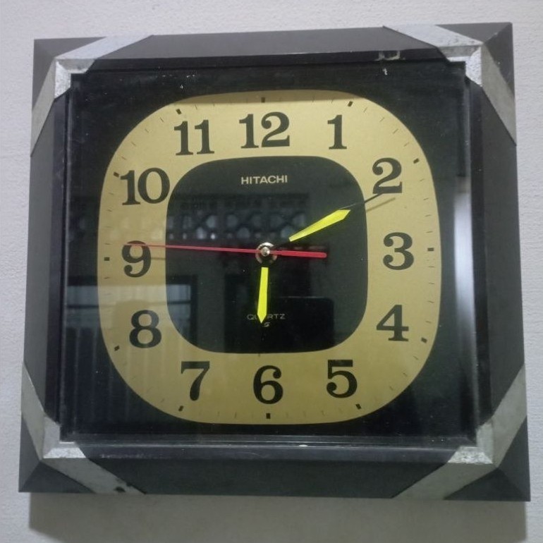 Jam dinding HITACHI JAPAN antik/vintage/jadul normal